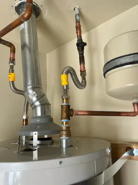 Water heater installation and plumbing repair in Highland Woods